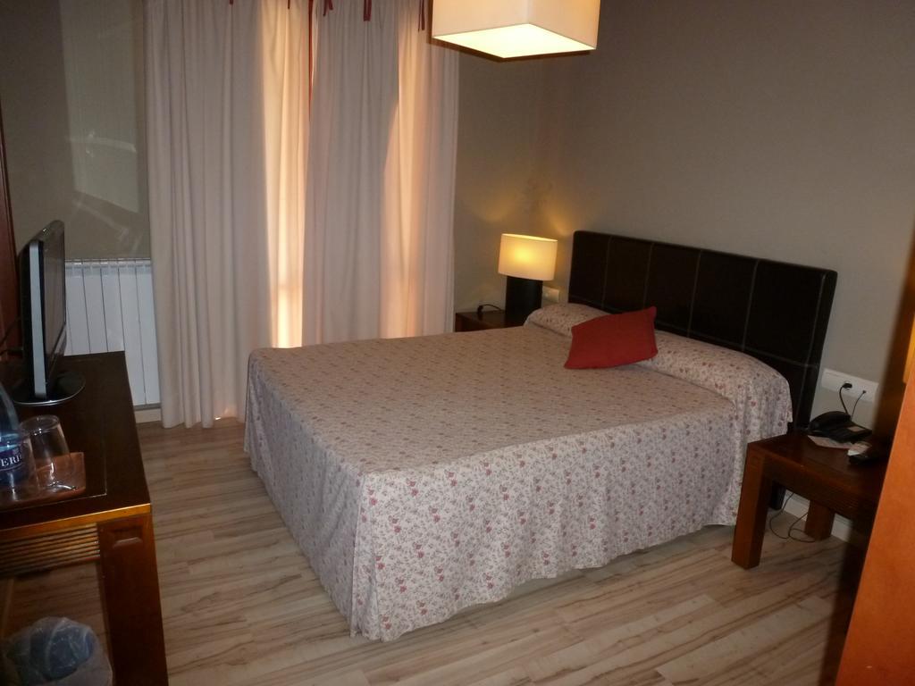 Hotel H Con Encanto Binéfar Cameră foto